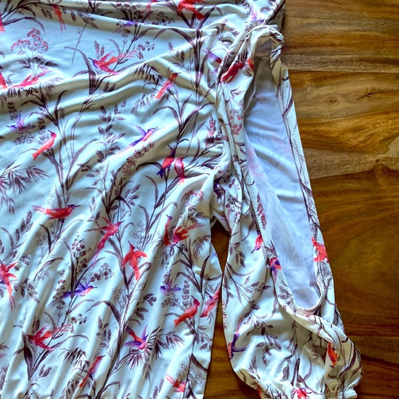 2/$10 ♥️ Suzy Shier Bird Top - Picture 4 of 5